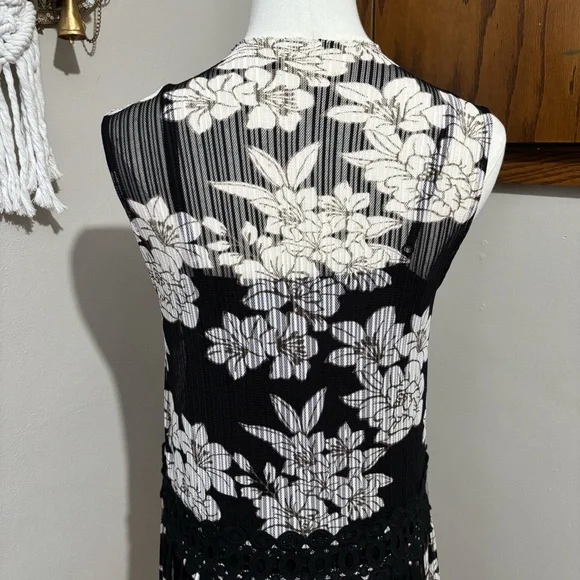 Moon River Drop Waist MIDI Dress Size XS Black NWT Floral Lace Sleeveless - Picture 6 of 10